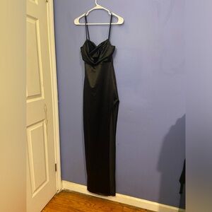 Black Gown|| Windsor|| NWT
